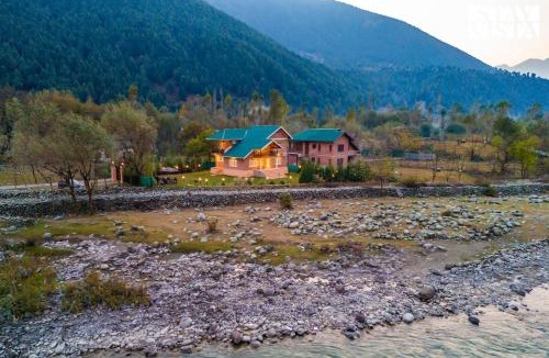 Brein Villa | Riverfront Retreat - Qaraar - Preng by VEO - Part of StayVista