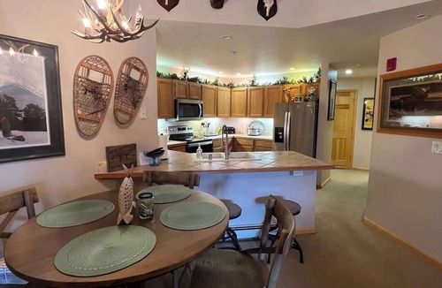 Breckenridge Condo | Riverfront Retreat with Hot Tub