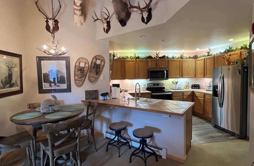 Breckenridge Condo | Riverfront Retreat with Hot Tub