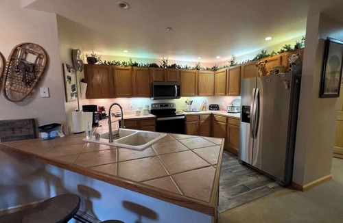 Breckenridge Condo | Riverfront Retreat with Hot Tub