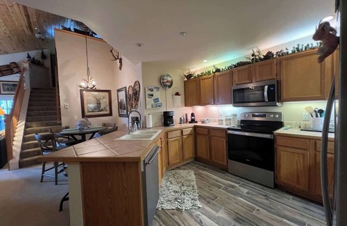 Breckenridge Condo | Riverfront Retreat with Hot Tub