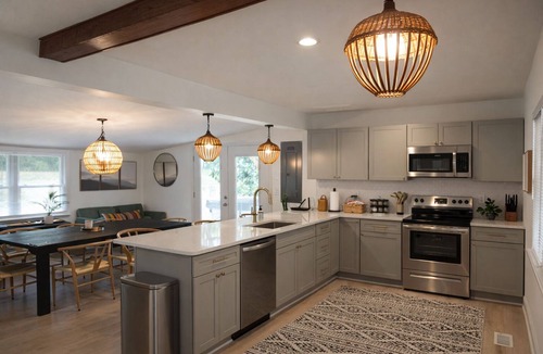 Fishers Hill House | Riverfront Retreat