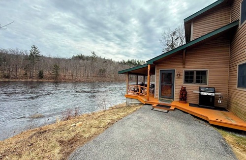 North Creek House | Riverfront Retreat at Hudson Lodge!