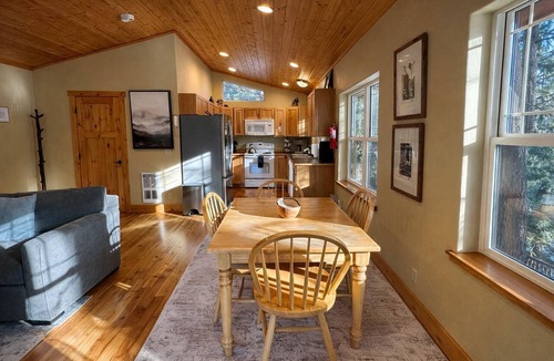 Leavenworth Cabin | Riverfront River Song Cabin Leavenworth Washington Riverside Retreat