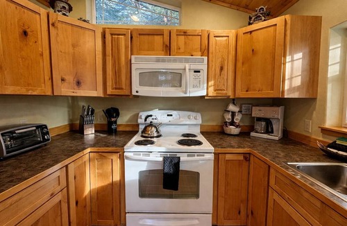 Leavenworth Cabin | Riverfront River Song Cabin Leavenworth Washington Riverside Retreat