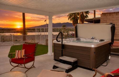 Bullhead City House | RIVERFRONT RUBY RED HOME WITH PRIVATE DOCK & View