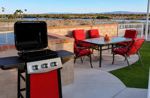 Bullhead City House | RIVERFRONT RUBY RED HOME WITH PRIVATE DOCK & View