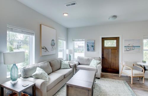 Sheboygan House | Riverfront Sheboygan Townhome w/Grill!