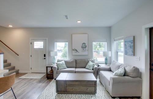 Sheboygan House | Riverfront Sheboygan Townhome w/Grill!