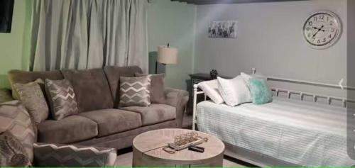 Muscle Shoals House | Riverfront stay Near Wilson Dam with Grill