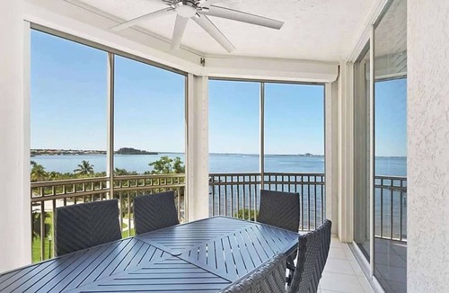 Iona Apartment | Riverfront Stay with Golf Views in Fort Myers