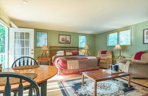 Wisconsin Dells House | Riverfront Suites Fireplace Whirlpool for Two Walk to Downtown