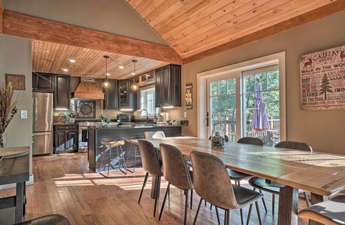 Lakemont Cabin | Riverfront Tallulah Falls Cabin w/Hot Tub!