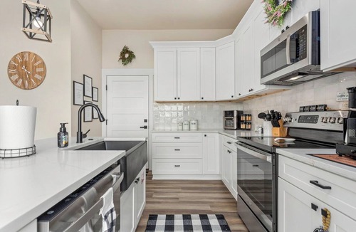 Gruene House | Riverfront Townhome B, Steps to Gruene