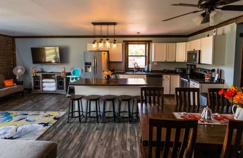 Ohiopyle House | Riverfront Trailside Hotel Minutes to Fallingwater 3Bdrm/2 Bath Suite