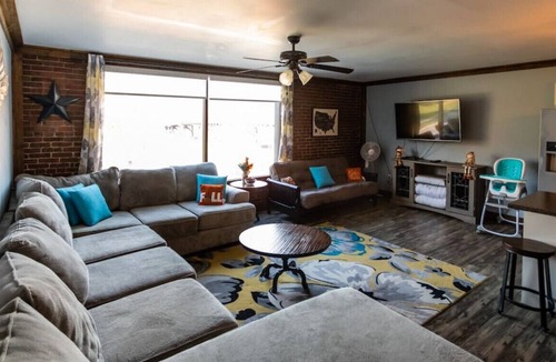 Ohiopyle House | Riverfront Trailside Hotel Minutes to Fallingwater 3Bdrm/2 Bath Suite