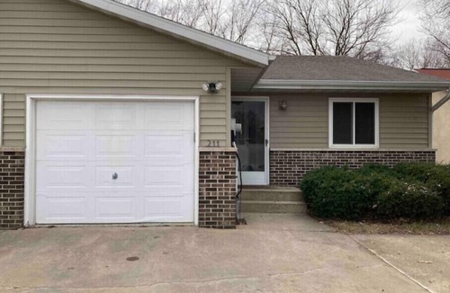 La Crosse House | Riverfront Twin Home