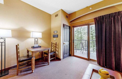 Wisconsin Dells Condo | Riverfront View Resort Stay in Wisconsin Dells