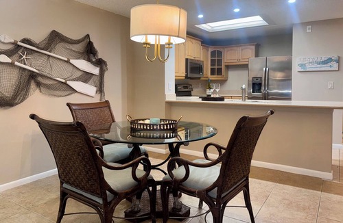 Fort Myers Condo | Riverfront with Marina View 2-bedroom condo in Fort Myers