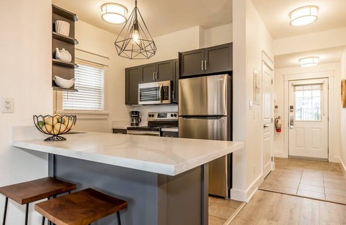 The Blue Mountains House | Rivergrass Oasis | Walk to Village & Pool