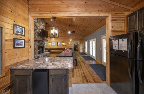 Broken Bow Cabin | Riverhawk at Lazy River Retreat on Mt Fork River