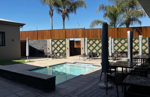 Brits Hotel | Riverleaf Hotel