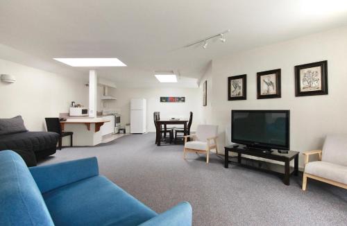 Nelson Hotel | Riverlodge Motel