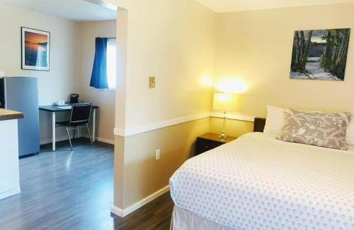 Little Fort Hotel | Rivermount Motel