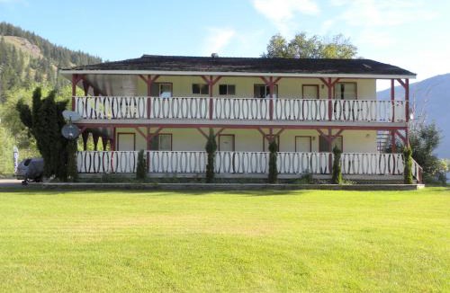 Little Fort Hotel | Rivermount Motel