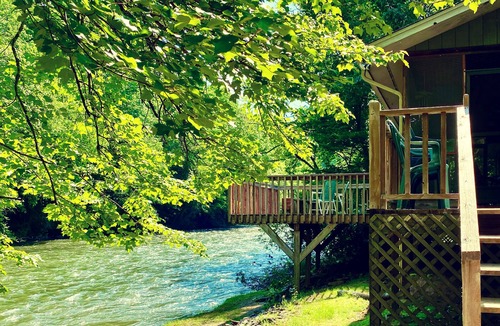 Hayesville Cottage | River’s Edge Retreat: Amazing Views, Screen Porch, Decks, Grill, Fish, One Floor