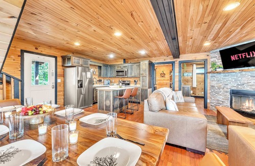 Bryant Cabin | Rivers Ledge Cabin with breathtaking views, hot tub, & indoor pool!