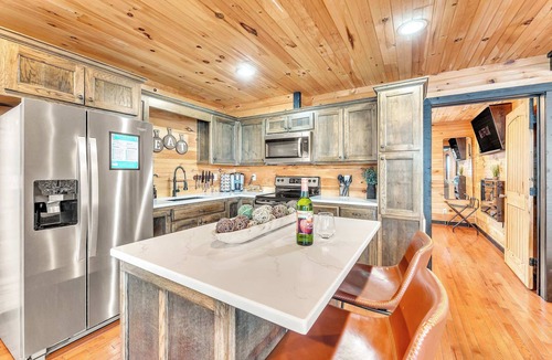 Bryant Cabin | Rivers Ledge Cabin with breathtaking views, hot tub, & indoor pool!