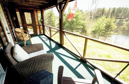 Blackville Cabin | Riverside Cabin - sleeps 6