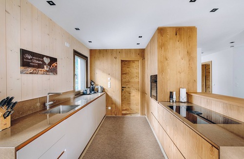 Garmisch-Partenkirchen Ski Chalet | Riverside Chalet Dreitorspitz - with infrared sauna, mountain views