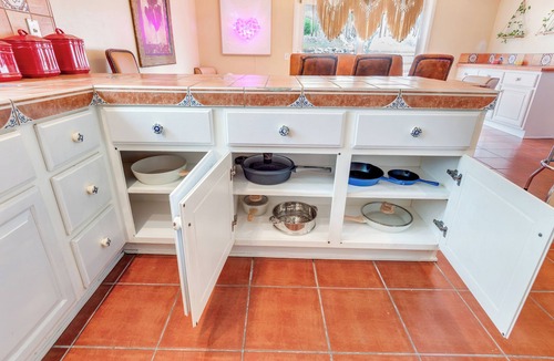 Estates at Canyon Crest House | Riverside 4BR Near UCR/CBU 12 Beds, 6 Kings, Arcade and Firpit