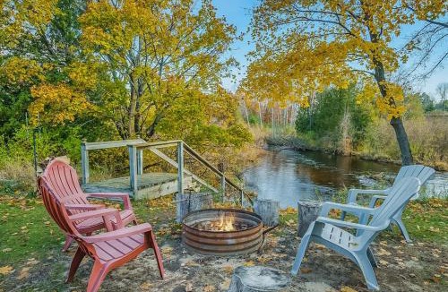 Thompsonville House | Riverside Abode