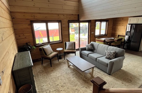Trent Hills House | Riverside Area Cabin 6 Family vacations - Sleeps 10