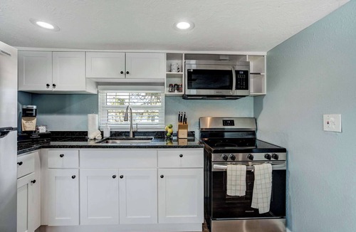 Braden River Apartment | Riverside Breeze! Tropical Retreat w Tiki Hut