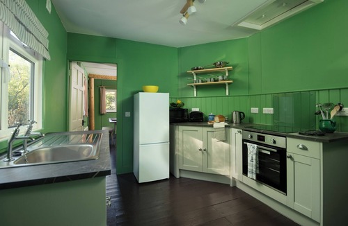 Selkirk Cabin | Riverside Cabin in pretty Ettrickbridge, just a short walk to village pub.