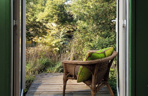 Selkirk Cabin | Riverside Cabin in pretty Ettrickbridge, just a short walk to village pub.