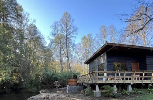 Loncoche Cabin | Riverside Cabin - Hot Tub & BBQ