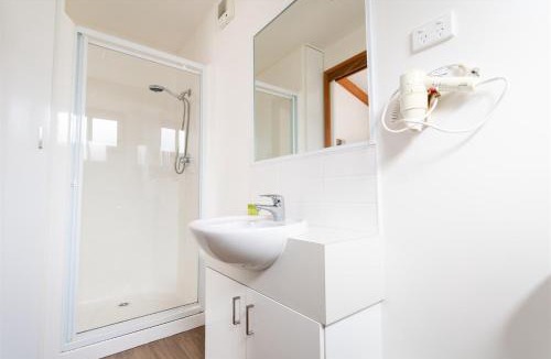 Shepparton South Resort | Riverside Cabin Park