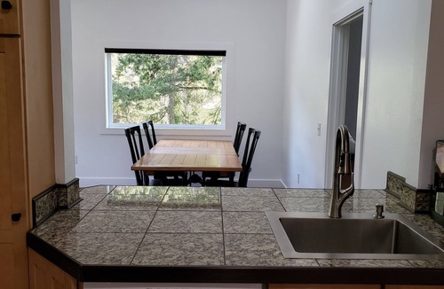Westfir Cottage | Riverside Cottage: Fish the North Fork of the Willamette-Bike the Alpine Trail!
