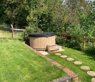 Glyn-Dyfrdwy House | Riverside Cottage