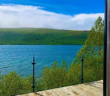 Skorradalshreppur Villa | Riverside Cottage