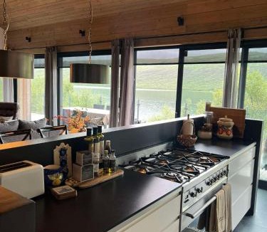 Skorradalshreppur Villa | Riverside Cottage
