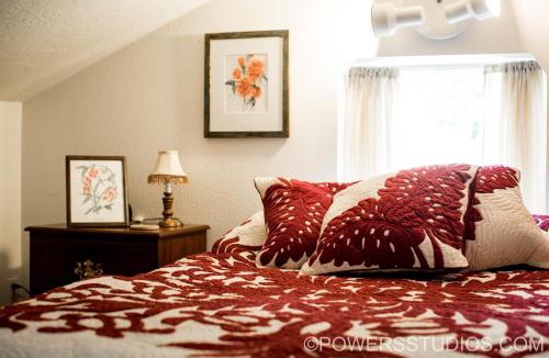 Sheridan House | Riverside Cottage on River, by Wineries & Casino