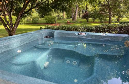Sheridan House | Riverside Cottage on River, by Wineries & Casino