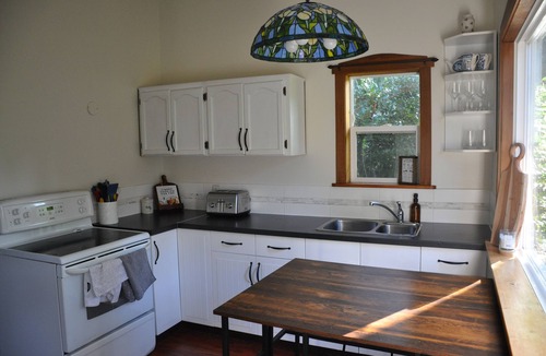 Langley Cabin | Riverside Forest Cabin Retreat – Peaceful Escape Near Major international sporting event Action