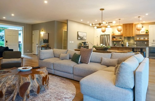 Post Falls House | Riverside Harbor House | Luxury Riverfront | Dock & Fire Pit